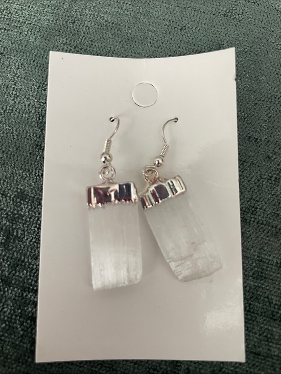 Jewelry - Crystal Selenite dangle silver tone earring.
